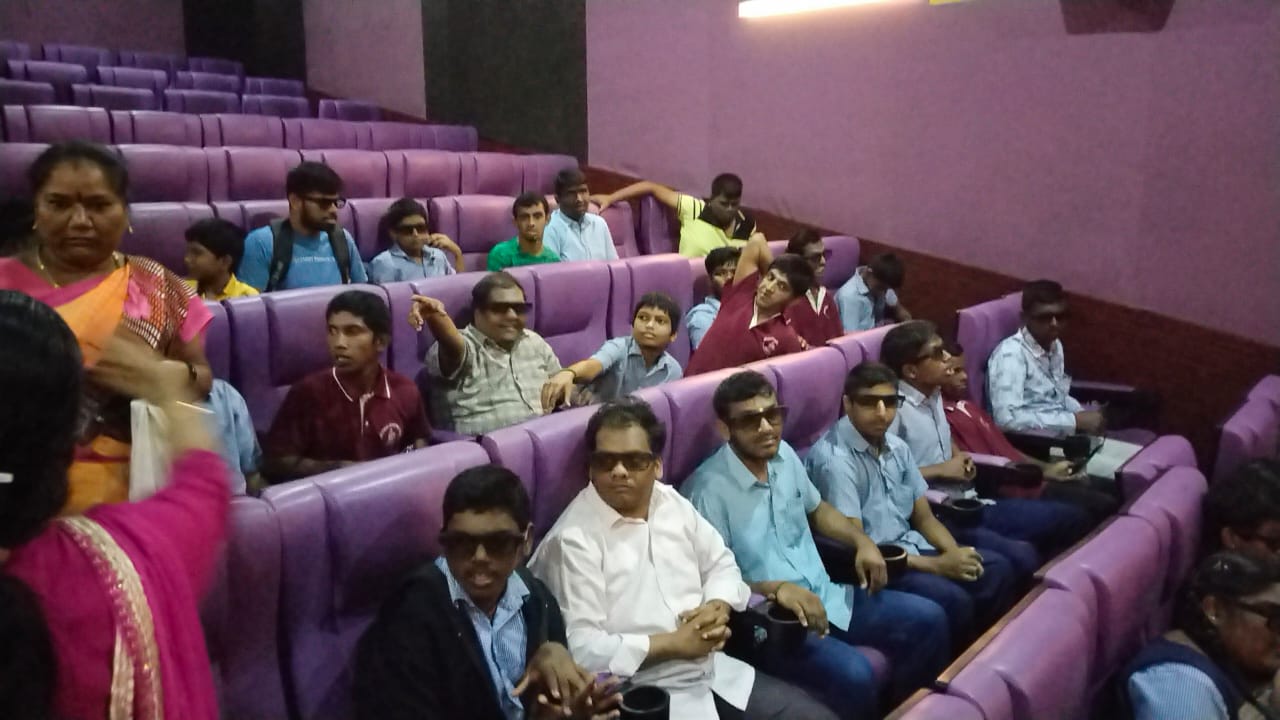 Movie Outing for Hope Children Organized by InnaindhaKaigal
